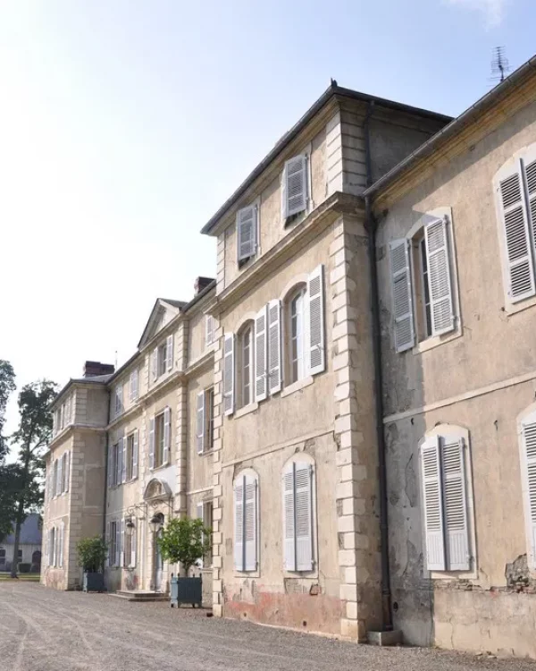 Haras de Tarbes, centre équestre historique dans les Hautes-Pyrénées